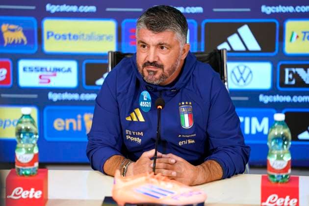 The head coach Gennaro Gattuso gestures during the Italia team Training session at federal technical center of Coverciano, center Italy, Florence -Monday , November 10, 2025. - Soccer  Copyright: xMarcoxBucco LaxPressex