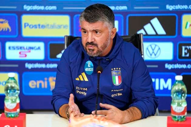 The head coach Gennaro Gattuso gestures during the Italia team Training session at federal technical center of Coverciano, center Italy, Florence -Monday , November 10, 2025. - Soccer  Copyright: xMarcoxBucco LaxPressex