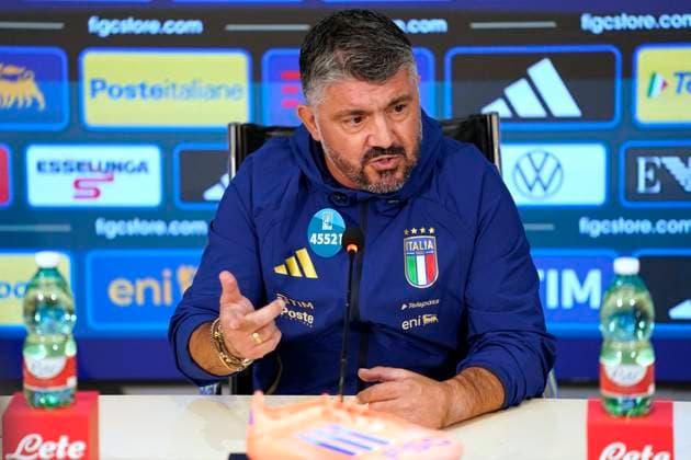 The head coach Gennaro Gattuso gestures during the Italia team Training session at federal technical center of Coverciano, center Italy, Florence -Monday , November 10, 2025. - Soccer  Copyright: xMarcoxBucco LaxPressex