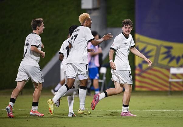 Football, Junior U 17 World Cup 2025 in Doha Qatar Preliminary round 10 11 2025 Group G El Salvador Germany TEAM CELEBRATION Germany Benjamin Ley, Maik Afri Akumu and goal scorer for 2 0 Alexander Staff