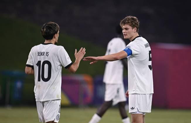 Football, Junior U 17 World Cup 2025 in Doha Qatar Preliminary round 10 11 2025 Group G El Salvador Germany JUBEL Germany Ben Hawighorst right applauds Eba Bekir Is li