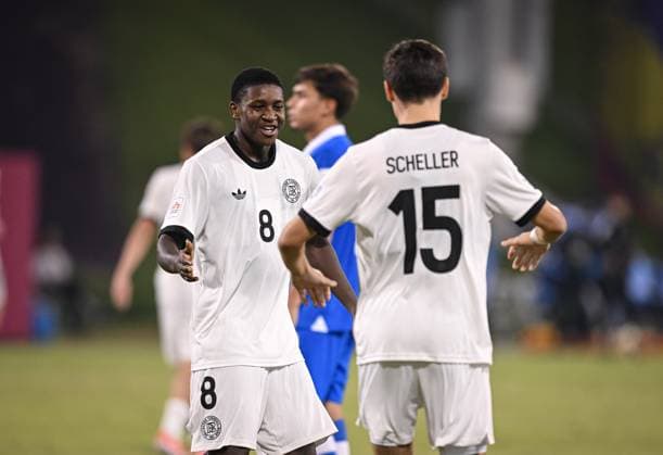 Football, Junior U 17 World Cup 2025 in Doha Qatar Preliminary round 10 11 2025 Group G El Salvador Germany CHEERS Germany Jeremiah Dennit Mensah left with Niklas Scheller right after his goal for 0 5