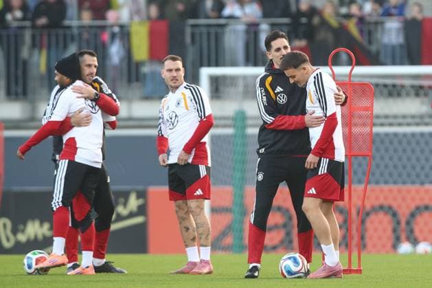 10 11 2025, xtgx, Football National Team, Public Training in Wolfsburg emspor, v l Said El Mala Germany DFL DFB REGULATIONS PROHIBIT ANY USE OF PHOTOGRAPHS as IMAGE SEQUENCES and or QUASI VIDEO Wolfsburg