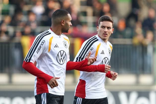10 11 2025, xtgx, Football National Team, Public Training in Wolfsburg emspor, v l Jonathan Tah Germany , Said El Mala Germany DFL DFB REGULATIONS PROHIBIT ANY USE OF PHOTOGRAPHS as IMAGE SEQUENCES and or QUASI VIDEO Wolfsburg