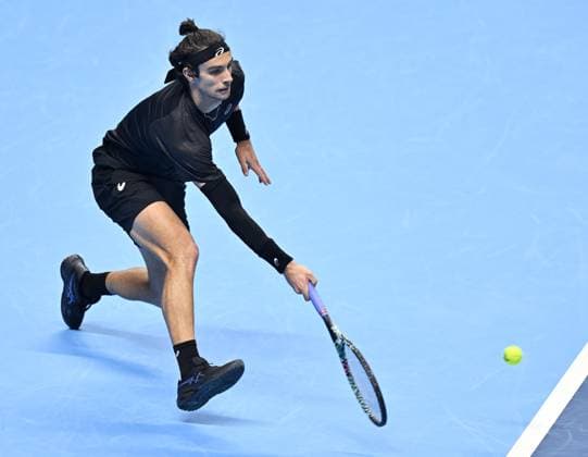 November 10, 2025, Turin, Italy: Lorenzo Musetti of Italy in action during the men s singles Round Robin match against Taylor Fritz of USA at the ATP, Tennis Herren Finals in Turin, Italy, 10 November 2025. ANSA ALESSANDRO DI MARCO ATP Finals Tennis Tournament  - ZUMAa110 20251110_zaf_a110_024 Copyright: xAlessandroxDixMarcox