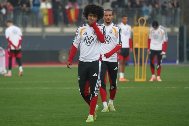 10 11 2025, xgox, Football German National Team Public Training emspor, v l Karim Adeyimi Germany, DFL DFB REGULATIONS PROHIBIT ANY USE OF PHOTOGRAPHS as IMAGE SEQUENCES and or QUASI VIDEO Wolfsburg