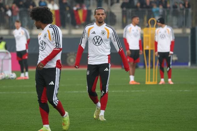10 11 2025, xgox, Football German National Team Public Training emspor, v l Leroy Sane Germany, DFL DFB REGULATIONS PROHIBIT ANY USE OF PHOTOGRAPHS as IMAGE SEQUENCES and or QUASI VIDEO Wolfsburg