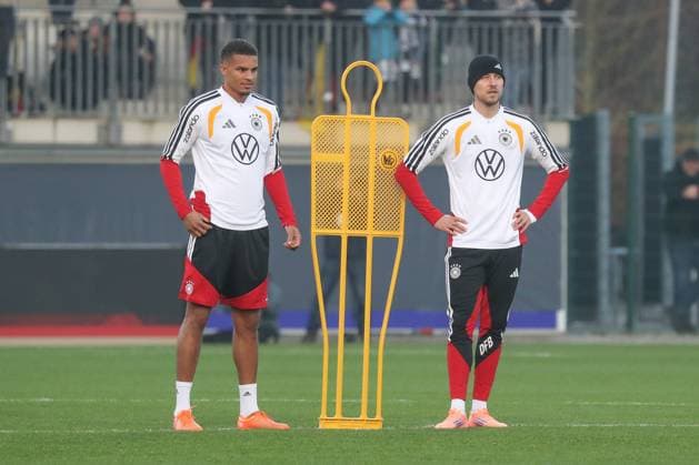 10 11 2025, xgox, Football German National Team Public Training emspor, v l Malick Thiaw Germany, , Waldemar Anton Germany, DFL DFB REGULATIONS PROHIBIT ANY USE OF PHOTOGRAPHS as IMAGE SEQUENCES and or QUASI VIDEO Wolfsburg