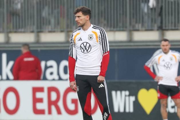 10 11 2025, xgox, Football German National Team Public Training emspor, v l Leon Goretzka Germany, DFL DFB REGULATIONS PROHIBIT ANY USE OF PHOTOGRAPHS as IMAGE SEQUENCES and or QUASI VIDEO Wolfsburg
