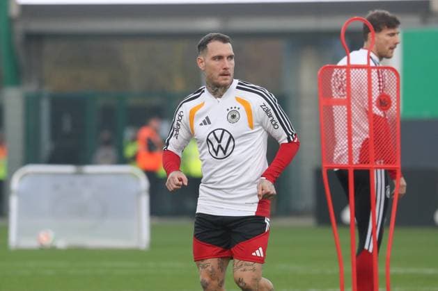 10 11 2025, xgox, Football German National Team Public Training emspor, v l David Raum Germany, DFL DFB REGULATIONS PROHIBIT ANY USE OF PHOTOGRAPHS as IMAGE SEQUENCES and or QUASI VIDEO Wolfsburg
