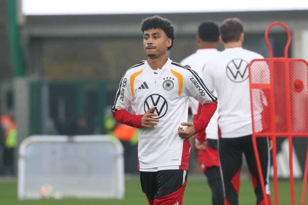 10 11 2025, xgox, Football German National Team Public Training emspor, v l Nathaniel Brown Germany, DFL DFB REGULATIONS PROHIBIT ANY USE OF PHOTOGRAPHS as IMAGE SEQUENCES and or QUASI VIDEO Wolfsburg