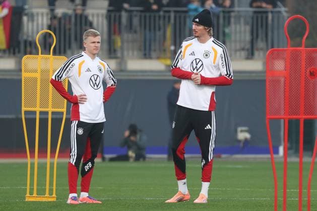 10 11 2025, xgox, Football German National Team Public Training emspor, v l Jonathan Burkardt Germany, , Nick Woltemade Germany, DFL DFB REGULATIONS PROHIBIT ANY USE OF PHOTOGRAPHS as IMAGE SEQUENCES and or QUASI VIDEO Wolfsburg