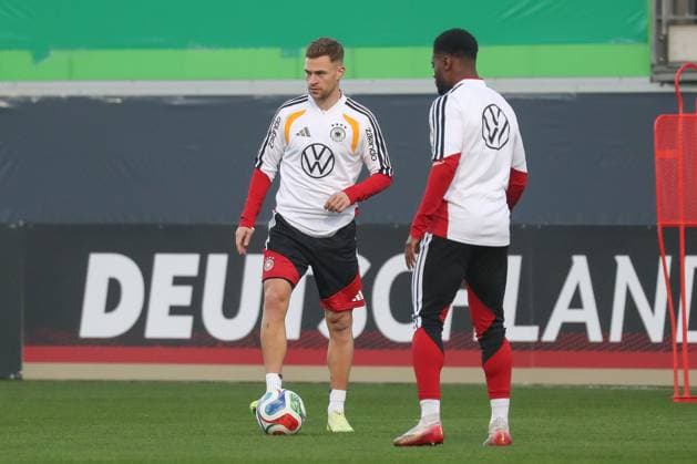 10 11 2025, xgox, Football German National Team Public Training emspor, v l Joshua Kimmich Germany, DFL DFB REGULATIONS PROHIBIT ANY USE OF PHOTOGRAPHS as IMAGE SEQUENCES and or QUASI VIDEO Wolfsburg