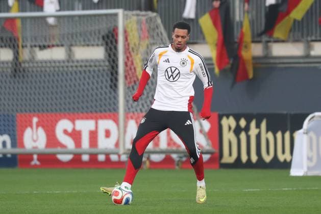 10 11 2025, xgox, Football German National Team Public Training emspor, v l Felix Nmecha Germany, DFL DFB REGULATIONS PROHIBIT ANY USE OF PHOTOGRAPHS as IMAGE SEQUENCES and or QUASI VIDEO Wolfsburg