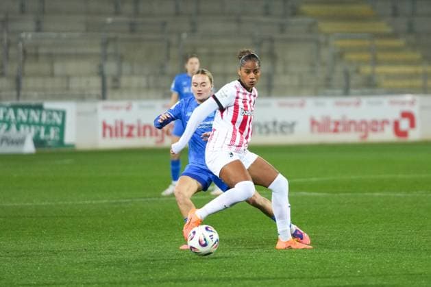 Google Pixel Womens Bundesliga SC Freiburg vs Bayer 04 Leverkusen, 10 11 2025 Duel between Estrella Merino Bayer 04 Leverkusen, 10 and Aurélie Csillag SC Freiburg, 17 Google Pixel Womens Bundesliga SC Freiburg vs Bayer 04 Leverkusen, Dreisamstadion, 10 11 2025 DFB DFL REGULATIONS PROHIBIT ANY USE OF PHOTOGRAPHS AS IMAGE SEQUENCES AND OR QUASI VIDEO Copyright: xBEAUTIFULxSPORTS Boscox