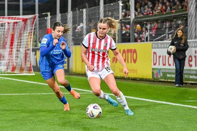 Loreen Bender Bayer 04 Leverkusen, 19 , Greta Stegemann SC Freiburg Frauen, 16 GER, SC Freiburg Bayer 04 Leverkuse, Frauen Fussball, Google Pixel Frauen Bundesliga, 10 Spieltag, Saison 2025 2026, 10 11 2025 DFB REGULATIONS PROHIBIT ANY USE OF PHOTOGRAPHS AS IMAGE SEQUENCES AND OR QUASI VIDEO GER, SC Freiburg Bayer 04 Leverkuse, Frauen Fussball, Google Pixel Frauen Bundesliga, 10 Spieltag, Saison 2025 2026, 10 11 2025 Freiburg Copyright: xEibner-Pressefoto ThomasxHessx EP_THS