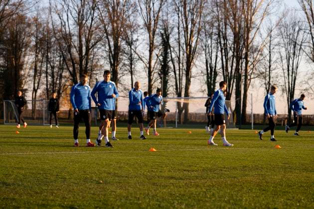 Jaka Bijol Training session of the Slovenian national football team ahead of the qualifying matches against Kosovo and Sweden for the 2026 World Cup  Copyright: xNikxErikxNeubauerx 1011nen_02