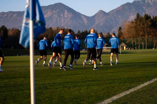 Jaka Bijol Training session of the Slovenian national football team ahead of the qualifying matches against Kosovo and Sweden for the 2026 World Cup  Copyright: xNikxErikxNeubauerx 1011nen_11