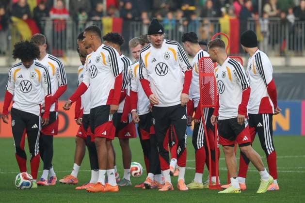 10 11 2025, xgox, Football German National Team Public Training emspor, v l Nick Woltemade Germany, DFL DFB REGULATIONS PROHIBIT ANY USE OF PHOTOGRAPHS as IMAGE SEQUENCES and or QUASI VIDEO Wolfsburg