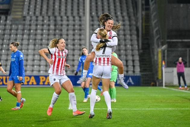 Tessa Blumenberg SC Freiburg Women, 07 with Lisa Karl SC Freiburg Women, 02 , Leela Egli SC Freiburg Women, 20 and Tessa Blumenberg SC Freiburg Women, 07 GER, SC Freiburg Bayer 04 Leverkuse, Women Football, Google Pixel Women Bundesliga, 10 Matchday, Season 2025 2026, 10 11 2025 DFB REGULATIONS PROHIBIT ANY USE OF PHOTOGRAPHS AS IMAGE SEQUENCES AND OR QUASI VIDEO GER, SC Freiburg Bayer 04 Leverkuse, Women Football, Google Pixel Women Bundesliga, 10 Matchday, Season 2025 2026, 10 11 2025 Freiburg Copyright: xEibner-Pressefoto ThomasxHessx EP_THS