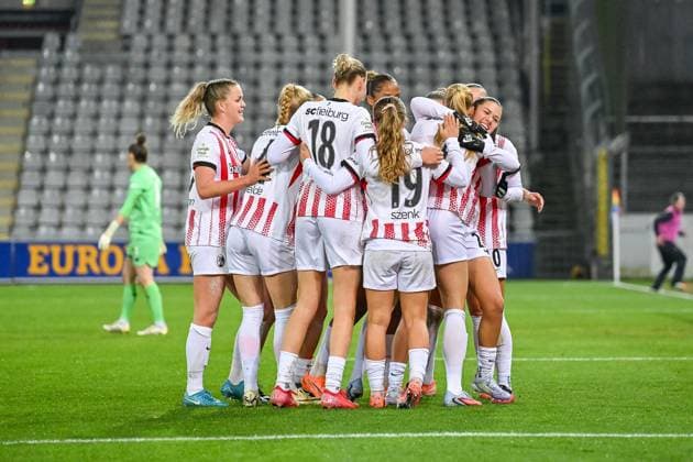 Cheering for the goal to 1 1 by Tessa Blumenberg SC Freiburg Women, 07 GER, SC Freiburg Bayer 04 Leverkuse, Women Football, Google Pixel Women Bundesliga, Matchday 10, Season 2025 2026, 10 11 2025 DFB REGULATIONS PROHIBIT ANY USE OF PHOTOGRAPHS AS IMAGE SEQUENCES AND OR QUASI VIDEO GER, SC Freiburg Bayer 04 Leverkuse, Women Football, Google Pixel Women Bundesliga, Matchday 10, Season 2025 2026, 10 11 2025 Freiburg Copyright: xEibner-Pressefoto ThomasxHessx EP_THS