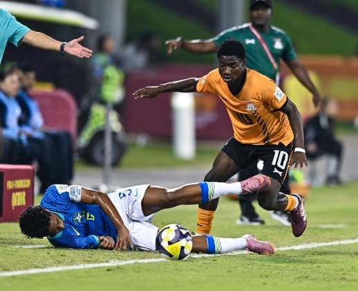 Zambia v Brazil: Group H- FIFA U-17 World Cup Qatar 2025 Zelucas of Brazil and Felix Phiri of Zambia in action during the FIFA U-17 World Cup Qatar 2025 Group H match between Zambia and Brazil in Doha, Qatar, on November 10, 2025. DOHA Qatar Copyright: xNOUSHADxTHEKKAYILx
