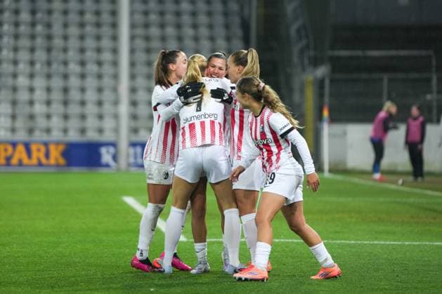 Google Pixel Womens Bundesliga SC Freiburg vs Bayer 04 Leverkusen, 10 11 2025 Goal celebration Tessa Blumenberg SC Freiburg, 7 to 1 1 Google Pixel Womens Bundesliga SC Freiburg vs Bayer 04 Leverkusen, Dreisamstadion, 10 11 2025 DFB DFL REGULATIONS PROHIBIT ANY USE OF PHOTOGRAPHS AS IMAGE SEQUENCES AND OR QUASI VIDEO Copyright: xBEAUTIFULxSPORTS Boscox
