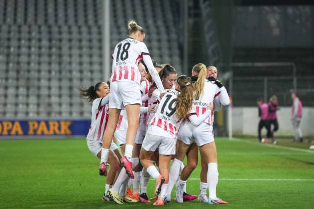 Google Pixel Womens Bundesliga SC Freiburg vs Bayer 04 Leverkusen, 10 11 2025 Goal celebration Tessa Blumenberg SC Freiburg, 7 to 1 1 Google Pixel Womens Bundesliga SC Freiburg vs Bayer 04 Leverkusen, Dreisamstadion, 10 11 2025 DFB DFL REGULATIONS PROHIBIT ANY USE OF PHOTOGRAPHS AS IMAGE SEQUENCES AND OR QUASI VIDEO Copyright: xBEAUTIFULxSPORTS Boscox