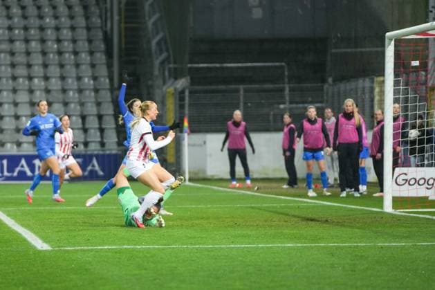 Google Pixel Womens Bundesliga SC Freiburg vs Bayer 04 Leverkusen, 10 11 2025 Tessa Blumenberg SC Freiburg, 7 with her goal for 1 1 Google Pixel Womens Bundesliga SC Freiburg vs Bayer 04 Leverkusen, Dreisamstadion, 10 11 2025 DFB DFL REGULATIONS PROHIBIT ANY USE OF PHOTOGRAPHS AS IMAGE SEQUENCES AND OR QUASI VIDEO Copyright: xBEAUTIFULxSPORTS Boscox