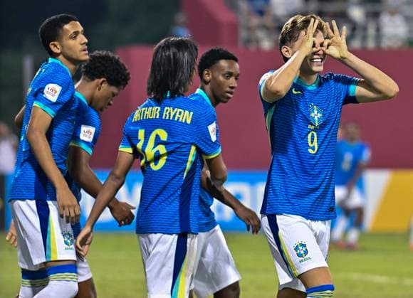 Zambia v Brazil: Group H- FIFA U-17 World Cup Qatar 2025 Dell of Brazil celebrate with his teammates after scoring the goal during the FIFA U-17 World Cup Qatar 2025 Group H match between Zambia and Brazil in Doha, Qatar, on November 10, 2025. DOHA Qatar Copyright: xNOUSHADxTHEKKAYILx