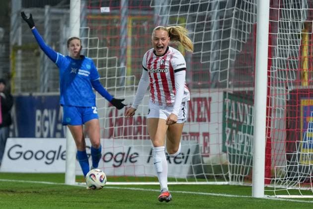Tessa Blumenberg SC Freiburg, 07 goal celebration, emotions, jubilation, goal success, finish, goal , Germany, Soccer, GooglePixel Womens Bundesliga, 10 Matchday, 2025 2026, SC Freiburg vs Bayer 04 Leverkusen, 10 11 2025, Dreisamstadion, Freiburg, Germany DFB REGULATIONS PROHIBIT ANY USE OF PHOTOGRAPHS AS IMAGE SEQUENCES AND OR QUASI VIDEO Freiburg Dreisamstadion Baden Wuerttemberg Germany Copyright: xArnexAmbergx