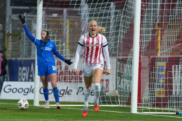Tessa Blumenberg SC Freiburg, 07 goal celebration, emotions, jubilation, goal success, finish, goal , Germany, Soccer, GooglePixel Womens Bundesliga, 10 Matchday, 2025 2026, SC Freiburg vs Bayer 04 Leverkusen, 10 11 2025, Dreisamstadion, Freiburg, Germany DFB REGULATIONS PROHIBIT ANY USE OF PHOTOGRAPHS AS IMAGE SEQUENCES AND OR QUASI VIDEO Freiburg Dreisamstadion Baden Wuerttemberg Germany Copyright: xArnexAmbergx