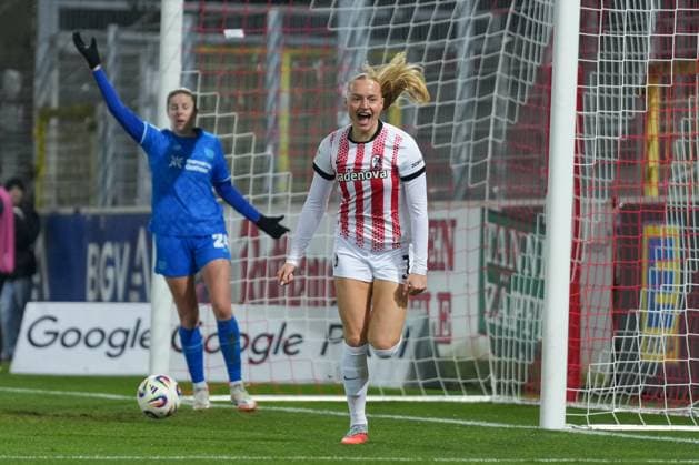 Tessa Blumenberg SC Freiburg, 07 goal celebration, emotions, jubilation, goal success, finish, goal , Germany, Soccer, GooglePixel Womens Bundesliga, 10 Matchday, 2025 2026, SC Freiburg vs Bayer 04 Leverkusen, 10 11 2025, Dreisamstadion, Freiburg, Germany DFB REGULATIONS PROHIBIT ANY USE OF PHOTOGRAPHS AS IMAGE SEQUENCES AND OR QUASI VIDEO Freiburg Dreisamstadion Baden Wuerttemberg Germany Copyright: xArnexAmbergx