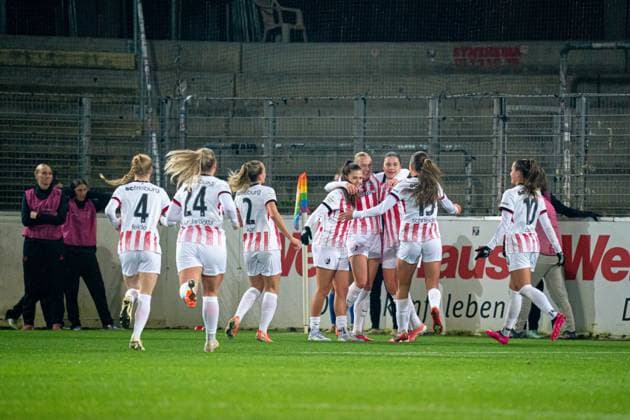 Tessa Blumenberg (7 SC Freiburg) celebrating with team after scoring teams second goal during the match between SC Freiburg and Bayer 04 Leverkusen at Dreisamstadion, Freiburg, Germany. Copyright: xPriscilaxBütlerx xSPPx Sportspressphoto_SPR60775