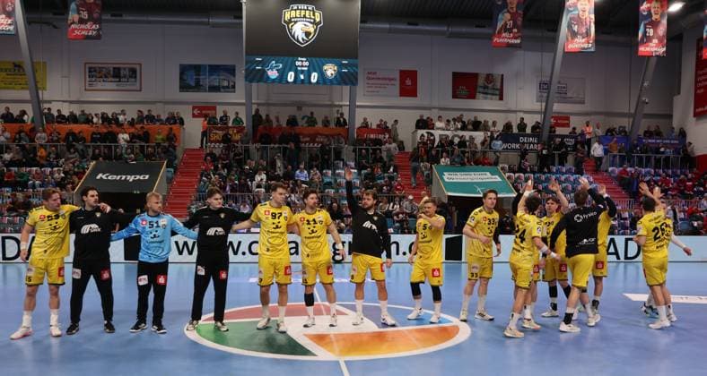 GER HBL2 season 2025 2026 VfL Potsdam vs HSG Krefeld Niederrhein, 10 11 25, MBS Arena, Potsdam Welcome, warm-up ceremony, Team HSG Krefeld Niederrhein