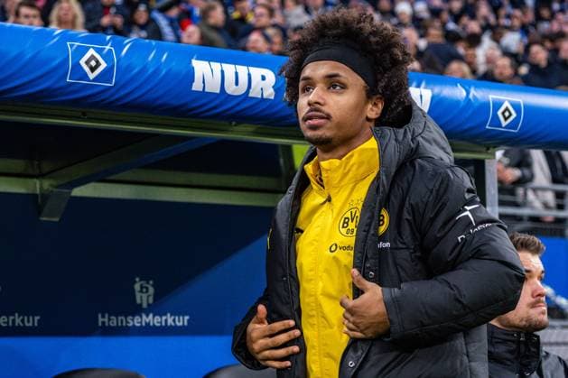 08 11 2025, Hamburger SV vs Borussia Dortmund, 1 Bundesliga, Matchday 10 Karim Adeyemi Borussia Dortmund, 27 Important note In accordance with the regulations of the DFL German Football League and the DFB German Football Association, it is prohibited to use photographs taken in the stadium and or of the match in the form of sequential images and or video-like photo series Copyright: xBahhoxKarax