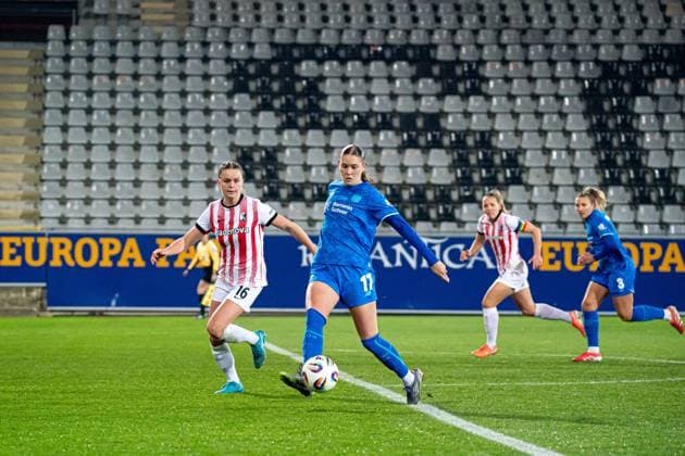 Valentina Madl (17 Bayer Leverkusen), right, and Greta Stegemann (16 SC Freiburg), left, in action during the match between SC Freiburg and Bayer 04 Leverkusen at Dreisamstadion, Freiburg, Germany. Copyright: xPriscilaxBütlerx xSPPx Sportspressphoto_SPR60782