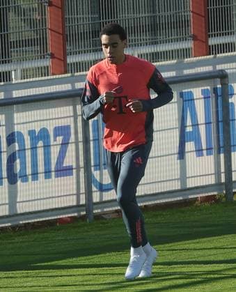 10 11 2025, FC Bayern Training, Training ground Saebenerstrasse Munich, Soccer , Sport, in the picture Jamal Musiala FC Bayern Muenchen