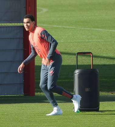 10 11 2025, FC Bayern training, training ground Saebenerstrasse Munich, soccer, sports, in the picture Jamal Musiala FC Bayern Munich with music box