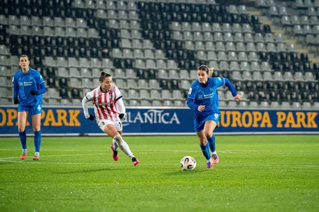Katharina Piljic (6 Bayer Leverkusen), right, and Selina Vobian (10 SC Freiburg), left, in action during the match between SC Freiburg and Bayer 04 Leverkusen at Dreisamstadion, Freiburg, Germany. Copyright: xPriscilaxBütlerx xSPPx Sportspressphoto_SPR60793
