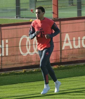 10 11 2025, FC Bayern Training, Training ground Saebenerstrasse Munich, Soccer , Sport, in the picture Jamal Musiala FC Bayern Muenchen