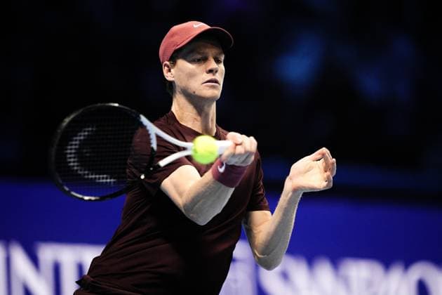 Italy s Jannik Sinner returns the ball to Canada s Felix Auger Aliassime during the singles tennis match of the ATP, Tennis Herren World Tour Finals at the Inalpi Arena in Turin, Italy - Sunday, Nov. 10, 2025. - .  Copyright: xMarcoxAlpozzi LaPressex