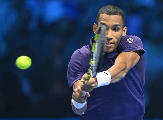 November 10, 2025, Turin, Italy: Felix Eugene Aliassime of Canada in action during the men s singles Round Robin match against Jannik Sinner of Italy at the ATP, Tennis Herren Finals in Turin, Italy, 10 November 2025. ANSA . Nitto ATP Finals 2025  - ZUMAa110 20251110_zaf_a110_043 Copyright: xAlessandroxDixMarcox