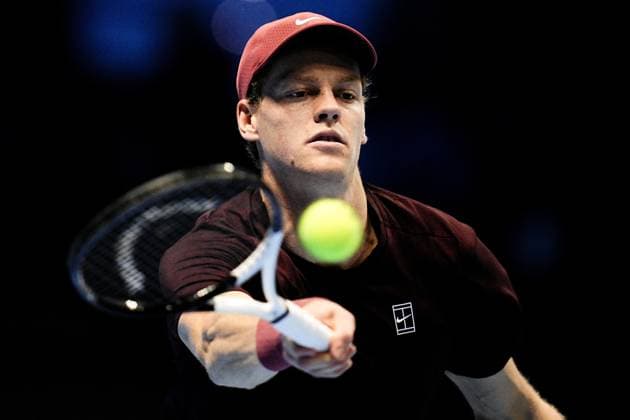 Italy s Jannik Sinner returns the ball to Canada s Felix Auger Aliassime during the singles tennis match of the ATP, Tennis Herren World Tour Finals at the Inalpi Arena in Turin, Italy - Sunday, Nov. 10, 2025. - .  Copyright: xMarcoxAlpozzi LaPressex