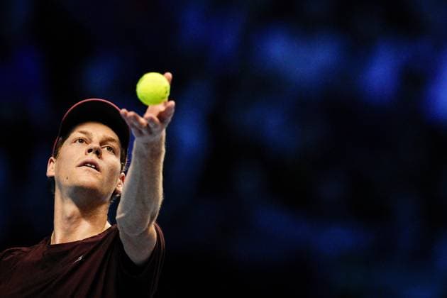 Italy s Jannik Sinner serves against during the singles tennis match of the ATP, Tennis Herren World Tour Finals against Canada s Felix Auger Aliassime at the Inalpi Arena in Turin, Italy - Sunday, Nov. 10, 2025. - .  Copyright: xMarcoxAlpozzi LaPressex