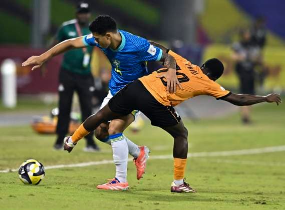 Zambia v Brazil: Group H- FIFA U-17 World Cup Qatar 2025 Luis Pacheco of Brazil and Felix Phiri of Zambia in action during the FIFA U-17 World Cup Qatar 2025 Group H match between Zambia and Brazil in Doha, Qatar, on November 10, 2025. DOHA Qatar Copyright: xNOUSHADxTHEKKAYILx