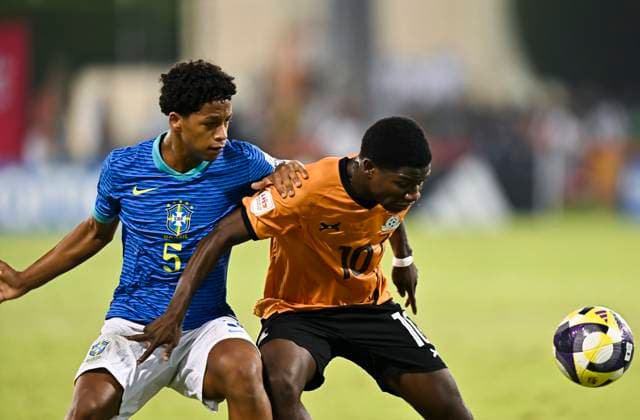 Zambia v Brazil: Group H- FIFA U-17 World Cup Qatar 2025 Zelucas of Brazil and Felix Phiri of Zambia in action during the FIFA U-17 World Cup Qatar 2025 Group H match between Zambia and Brazil in Doha, Qatar, on November 10, 2025. DOHA Qatar Copyright: xNOUSHADxTHEKKAYILx