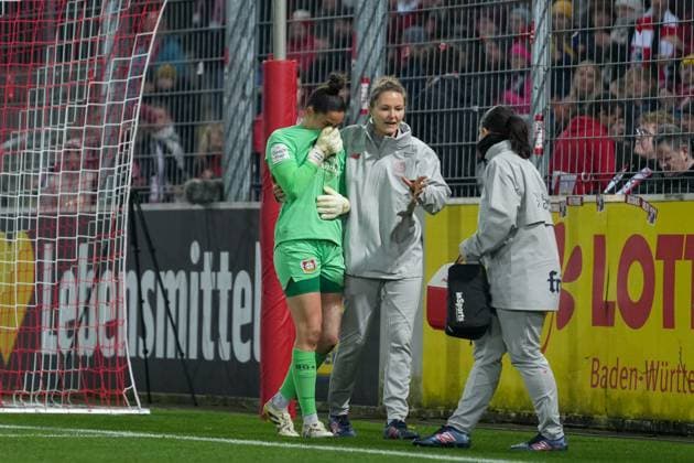 Charlotte Voll Bayer 04 Leverkusen, 01 Injury , Germany, Soccer, GooglePixel Womens Bundesliga, 10 Matchday, 2025 2026, SC Freiburg vs Bayer 04 Leverkusen, 10 11 2025, Dreisamstadion, Freiburg, Germany DFB REGULATIONS PROHIBIT ANY USE OF PHOTOGRAPHS AS IMAGE SEQUENCES AND OR QUASI VIDEO Freiburg Dreisamstadion Baden Wuerttemberg Germany Copyright: xArnexAmbergx