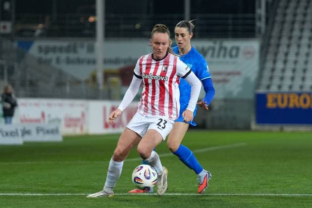 Luca Birkholz SC Freiburg, 23 on the ball , Germany, Football, GooglePixel Womens Bundesliga, 10 Matchday, 2025 2026, SC Freiburg vs Bayer 04 Leverkusen, 10 11 2025, Dreisamstadion, Freiburg, Germany DFB REGULATIONS PROHIBIT ANY USE OF PHOTOGRAPHS AS IMAGE SEQUENCES AND OR QUASI VIDEO Freiburg Dreisamstadion Baden Wuerttemberg Germany Copyright: xArnexAmbergx
