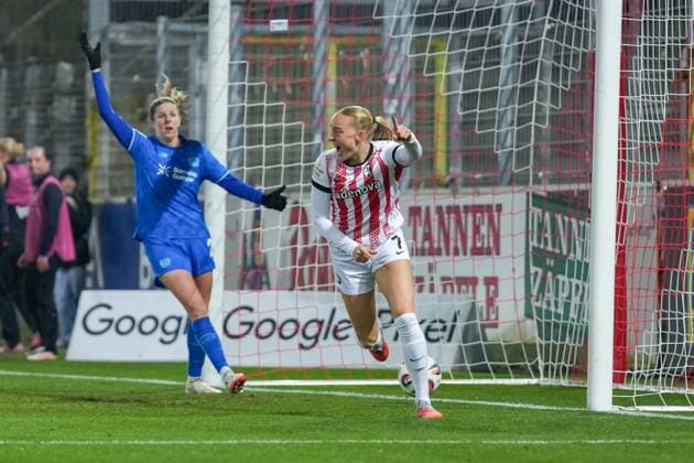 Tessa Blumenberg SC Freiburg, 07 goal celebration, emotions, jubilation, goal success, finish, goal , Germany, Soccer, GooglePixel Womens Bundesliga, 10 Matchday, 2025 2026, SC Freiburg vs Bayer 04 Leverkusen, 10 11 2025, Dreisamstadion, Freiburg, Germany DFB REGULATIONS PROHIBIT ANY USE OF PHOTOGRAPHS AS IMAGE SEQUENCES AND OR QUASI VIDEO Freiburg Dreisamstadion Baden Wuerttemberg Germany Copyright: xArnexAmbergx